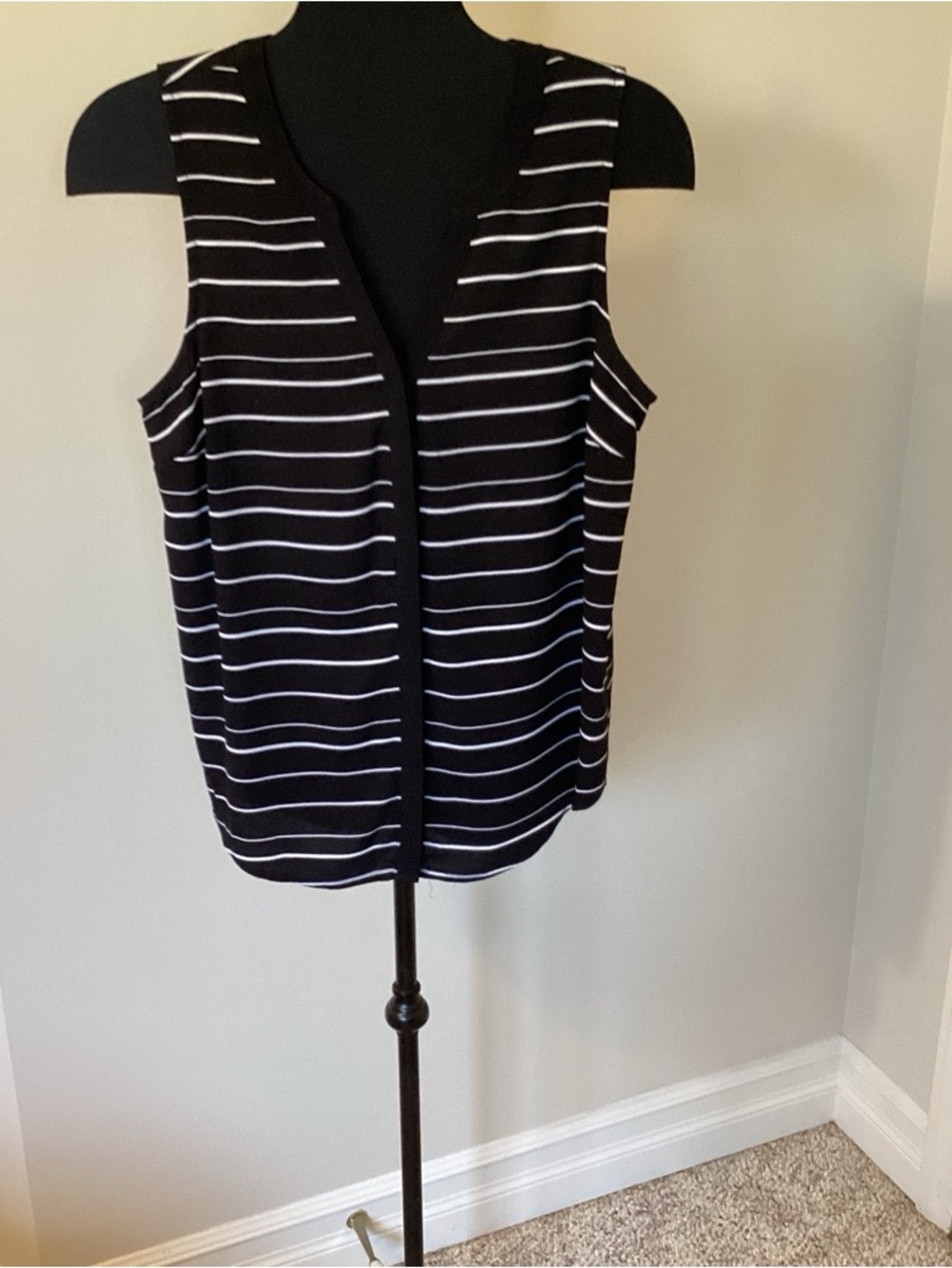Apt 9 button up sleeveless blouse striped